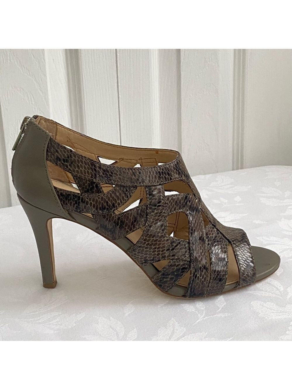 Calvin Klein Peep Toe High Heeled Kiani Lux Snake Sandals Size 7.5 - Picture 3 of 10